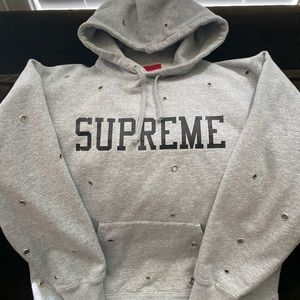 Gray Supreme sweat shirt size Adult Small